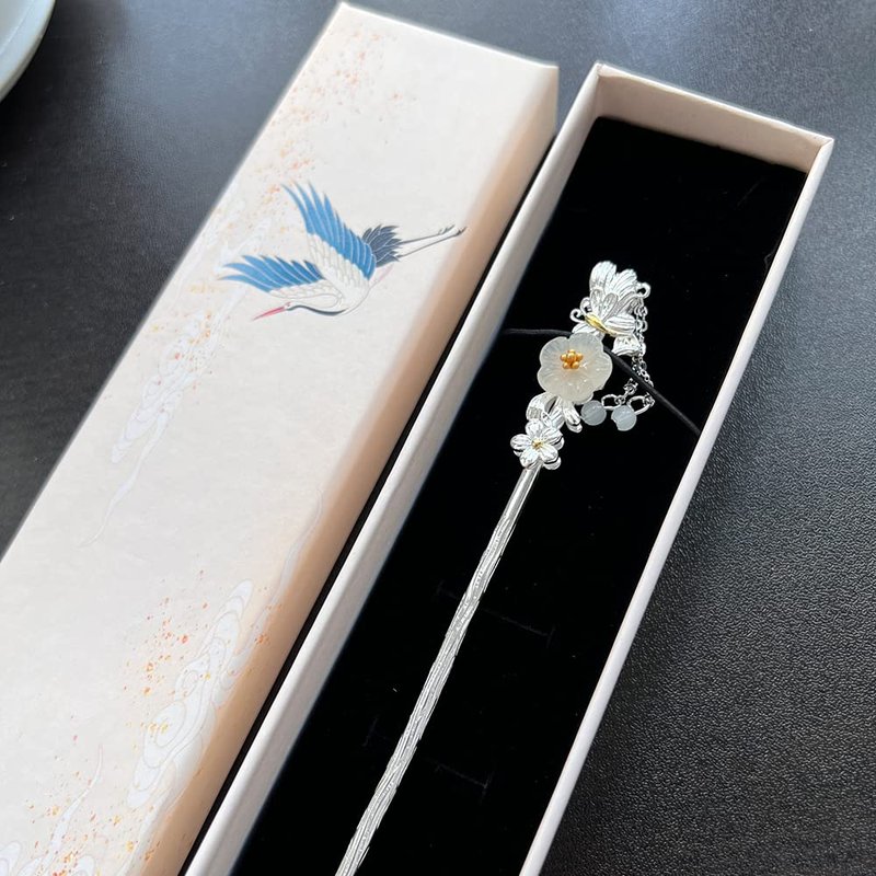 Rabithenn Hotan Jade S925 Silver Plated Hairpin Butterfly with Pearl and Plum Blossom Chinese Hanfu Style Hair Sticks Retro Handmade Hair Clip Hair Accessories for Women Girls Long Hair (Hotan Jade)