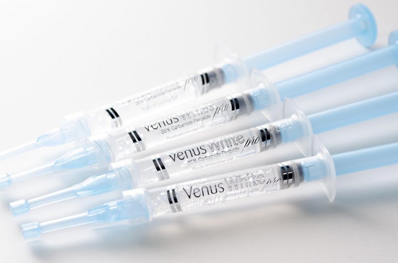 Venus White pro CP 35% (Pack of 4) + Pack of 3 TM Global Boil and Bite Trays.