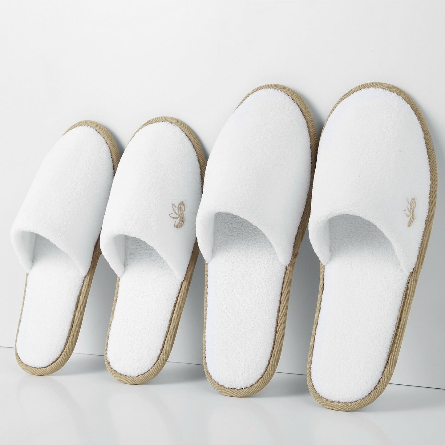 BERGMAN KELLY Extra Comfy Deluxe Padded Spa Slippers - Disposable Indoor House Slippers - Closed Toe House Shoes for Men & Women - Value Pack Hotel Indoor Shoes for Guests - Washable & Reusable