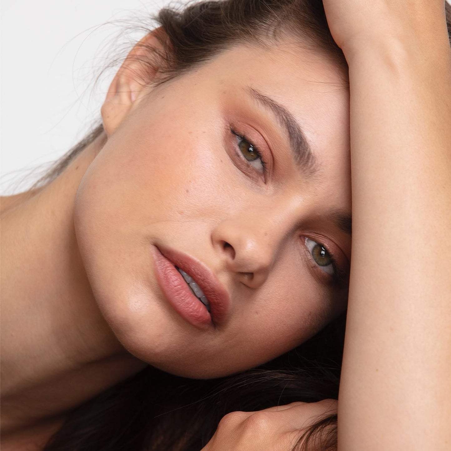 Smashbox Halo Healthy Glow Tinted Moisturizer with SPF 25 | 24-Hour Hydrating Buildable Coverage with a Natural Dewy Finish, Hyaluronic Acid & Niacinamide, Light Neutral, 1.4 Fl Oz