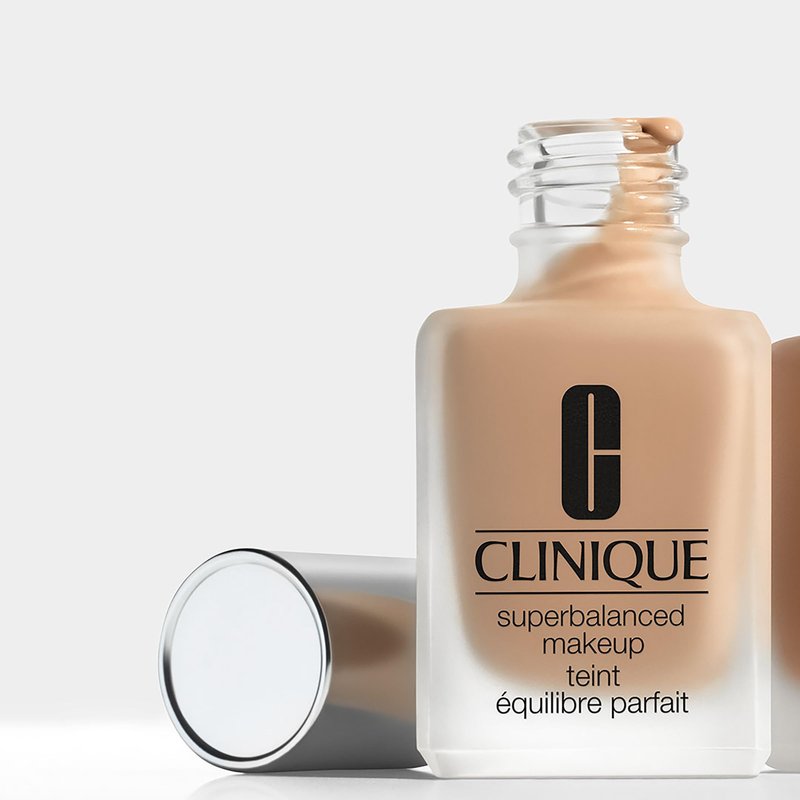 Clinique Superbalanced Oil Free Liquid Foundation Makeup For Dry to Oily Skin Types | Hydrating + Moisturizing | Moderate Coverage + Natural Finish, Petal, 1 Fl Oz