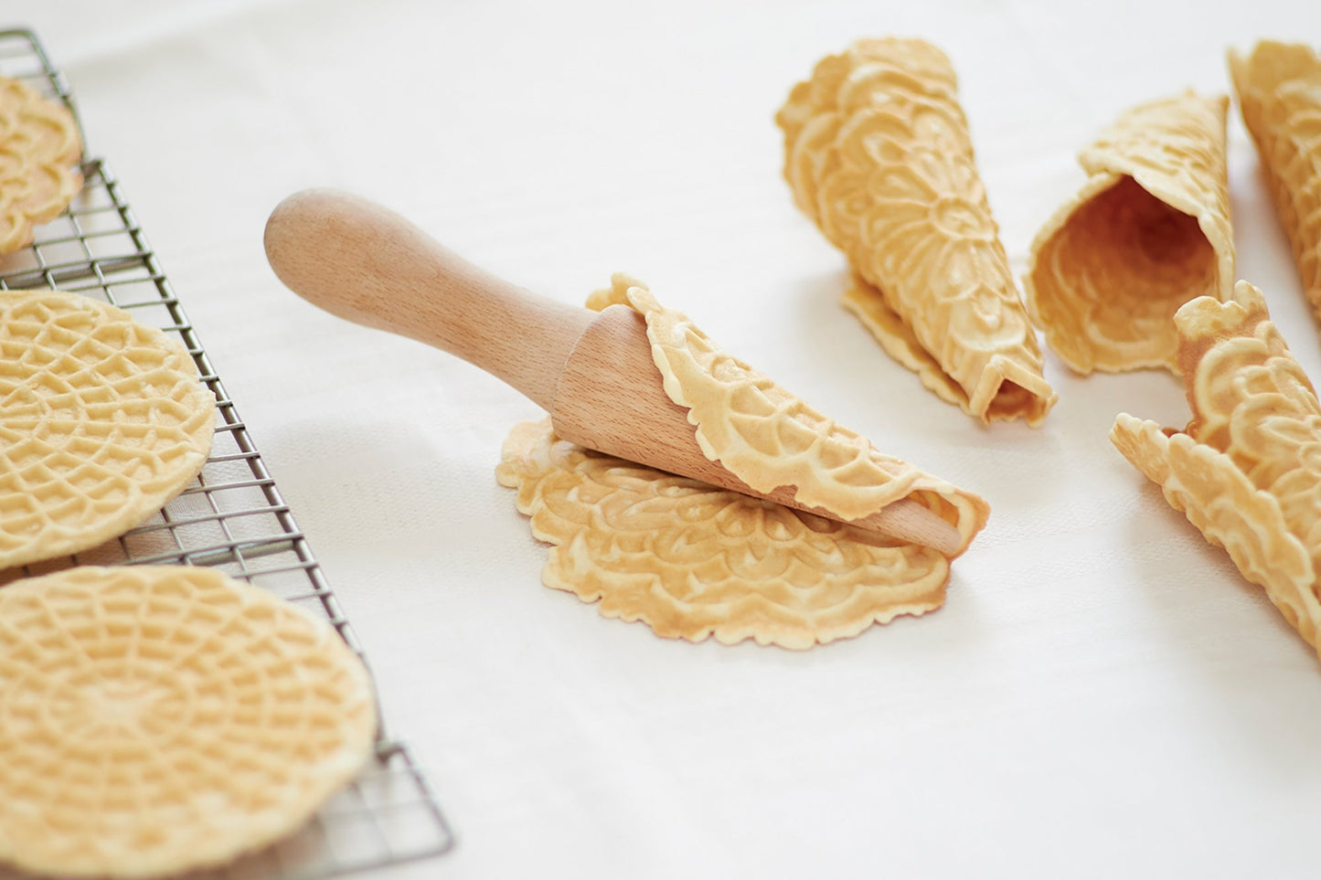 Fox Run Wooden Pizzelle Roller, Krumkake Pastry Tool, Waffle Ice Cream Cone Roller, 8.25 inches, Beechwood