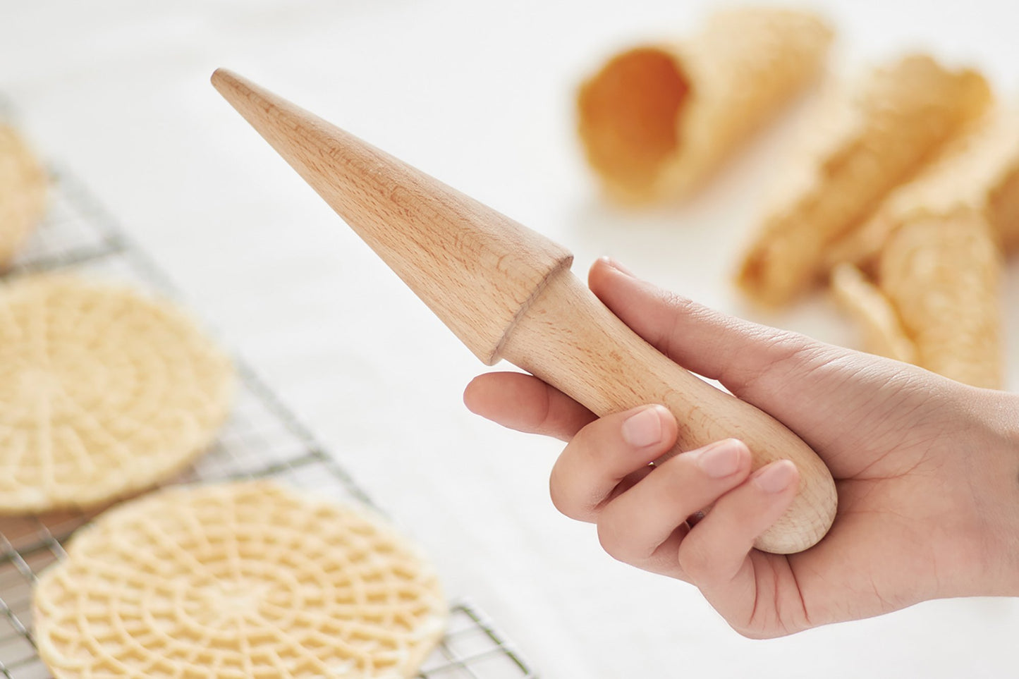Fox Run Wooden Pizzelle Roller, Krumkake Pastry Tool, Waffle Ice Cream Cone Roller, 8.25 inches, Beechwood