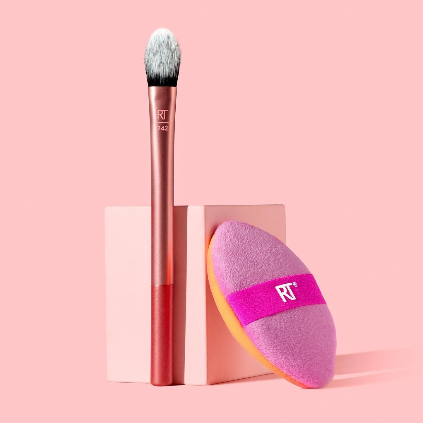 Real Techniques Brightening Concealer Makeup Brush, Viral Kitten Paw Brush Conceals Under Eyes, & Imperfections, Cover Dark Circles, For Brightener & Concealer, RT 242 Brush, Cruelty-Free, 1 Count