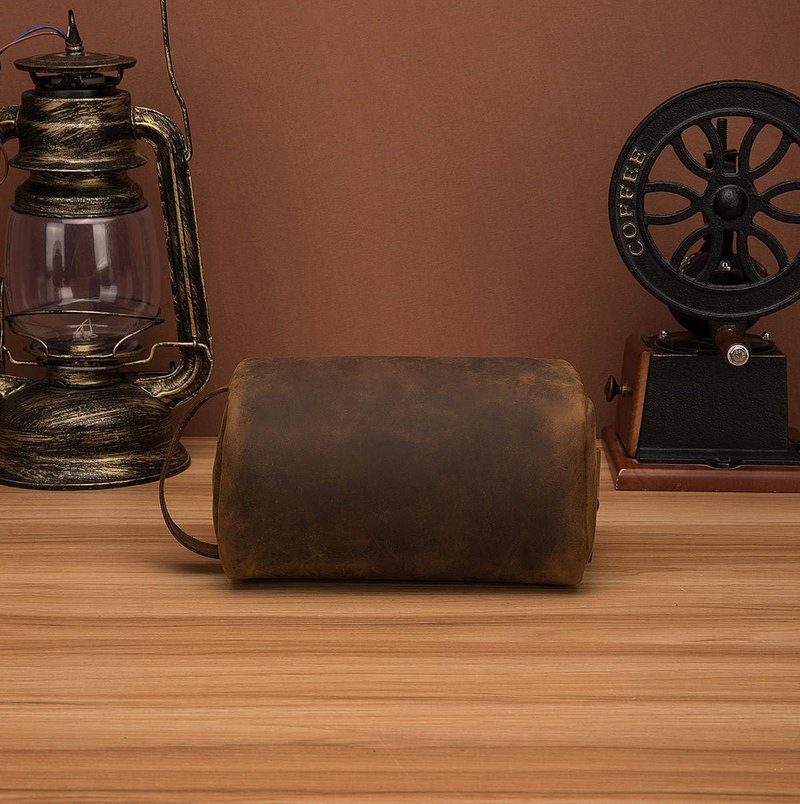 Artizanni Premium Leather Unisex Toiletry Travel Pouch, Cosmetic Bag Organizer Stylish Waterproof Lining Vintage Unisex Kit, Water Resistant-Cosmetic Case DOPP Kit SD 064 (Cognac)