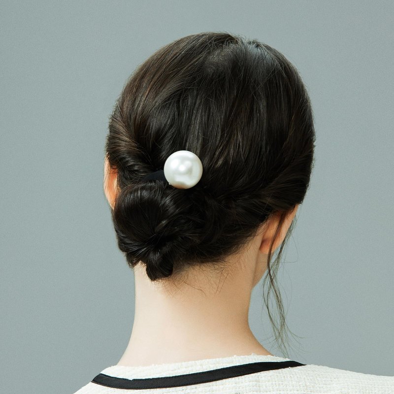 SHE'S Versailles Pearl Hair Scrunchies, Elegant French hair elastics Original Light Luxury Ponytail Holder for Thick and Thin Hair, Elegant Pearl hair ties for women (White)