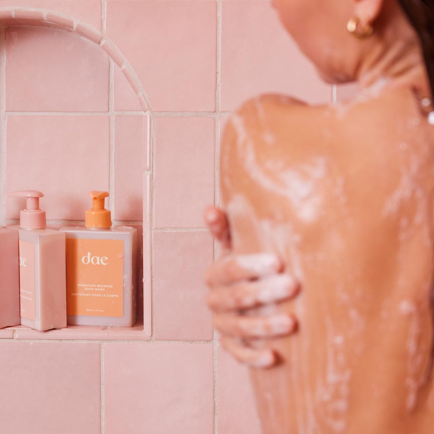 DAE Signature Beaming Body Wash - Softens, Nourishes & Locks in Moisture (10 oz)