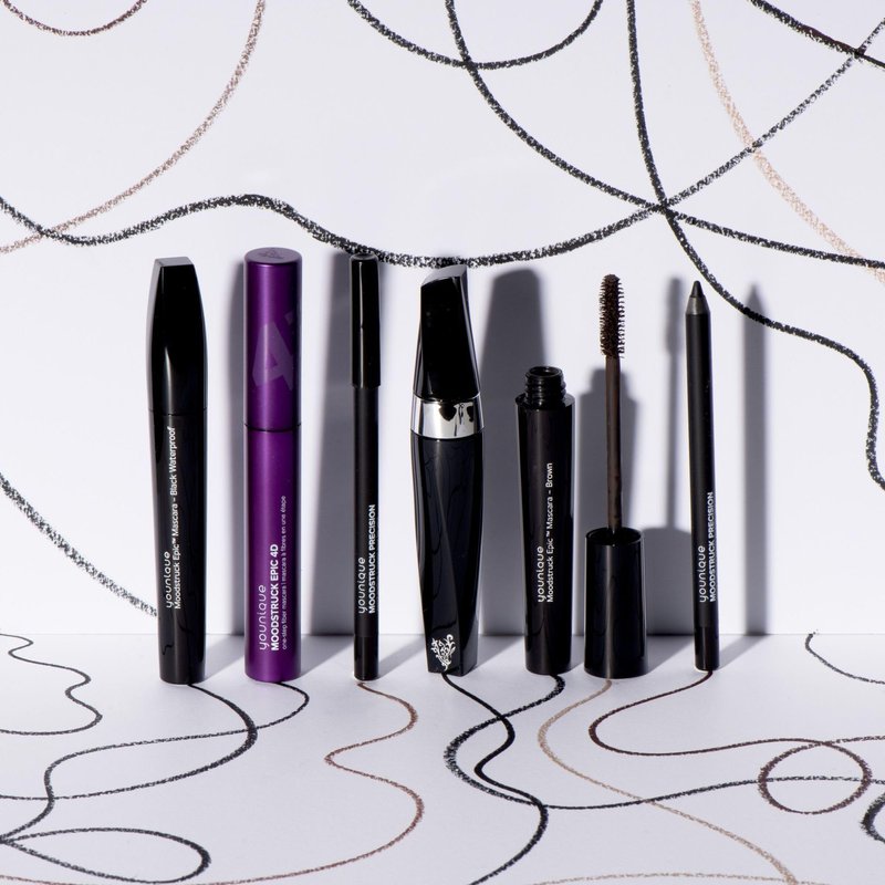 Younique DIP & DRAW Liquid Eyeliner | Perfect - Deep Black | Waterproof and Sweat-Proof | Long-Lasting Up to 18 Hours | Ultra-Fine Precision Applicator for Bold or Subtle Looks
