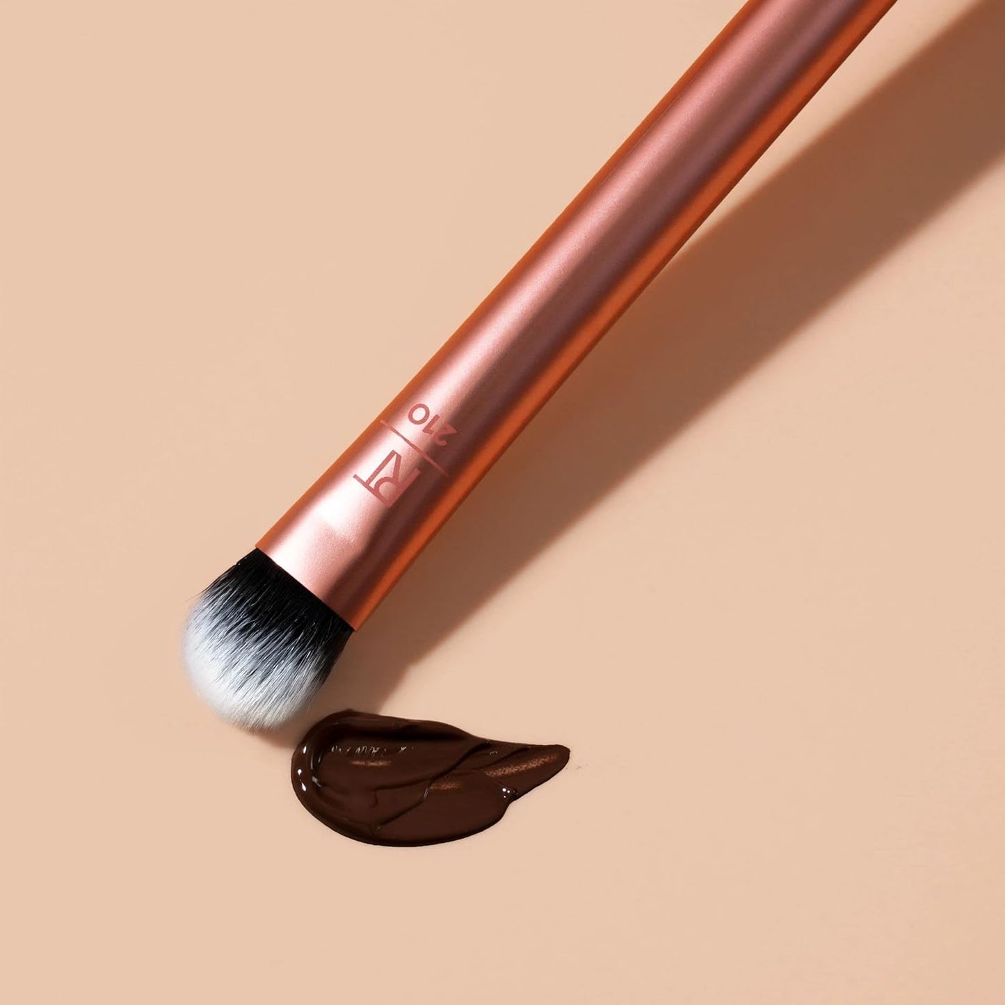 Real Techniques Brightening Concealer Makeup Brush, Viral Kitten Paw Brush Conceals Under Eyes, & Imperfections, Cover Dark Circles, For Brightener & Concealer, RT 242 Brush, Cruelty-Free, 1 Count