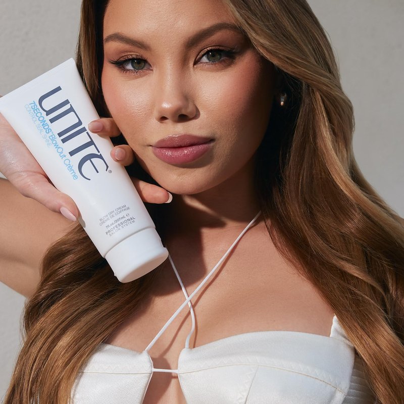 UNITE Hair – 7SECONDS BlowOut Crème – Lightweight Styling Cream to Extend Blowouts, Control Frizz & Fight Humidity – UV & Thermal Protection – 7 Fl Oz