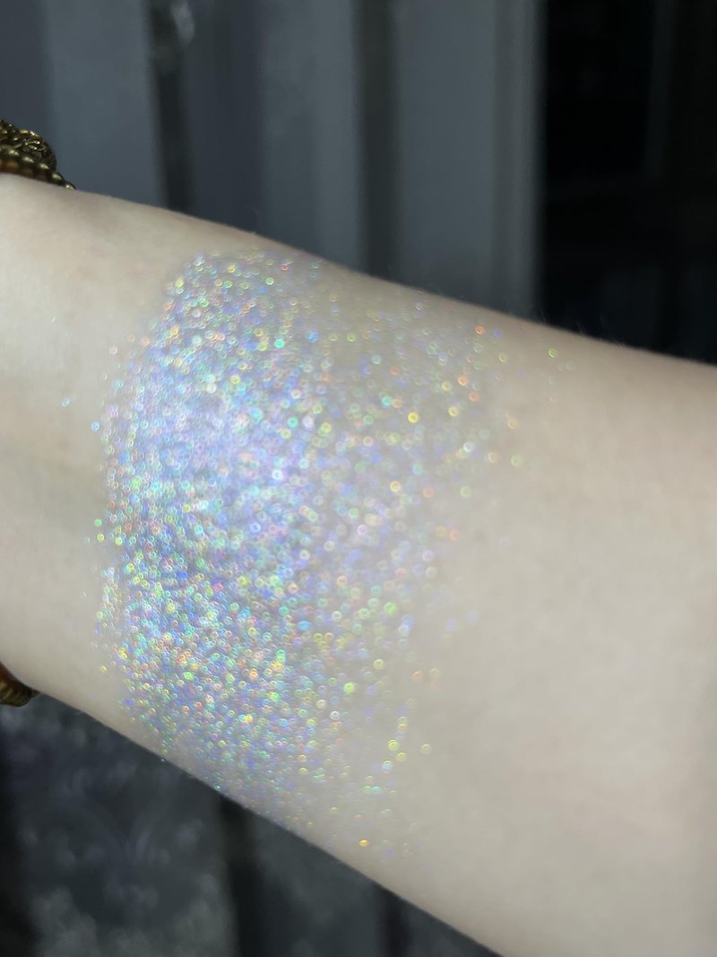 cold n wild eyeshadow glitter pigment sunsetgalaxy palemoom blue (galaxy)