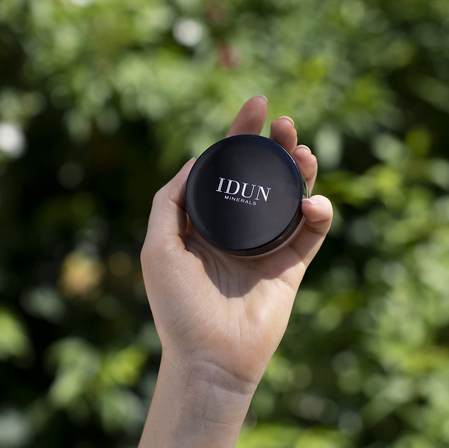 Idun Minerals - Mineral Powder Foundation - Imparts Rich Colour Payoff That Flatters Every Skin Type - Offers Impeccably Soft, Radiant Finish - Neutral Extra Light Shade - Jorunn - 0.25 Oz