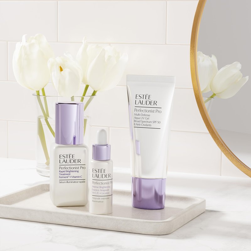 Estée Lauder Perfectionist Pro Rapid Brightening Treatment Face Serum with Ferment3 + Vitamin C| Targets Dark Spots, 1 Fl Oz