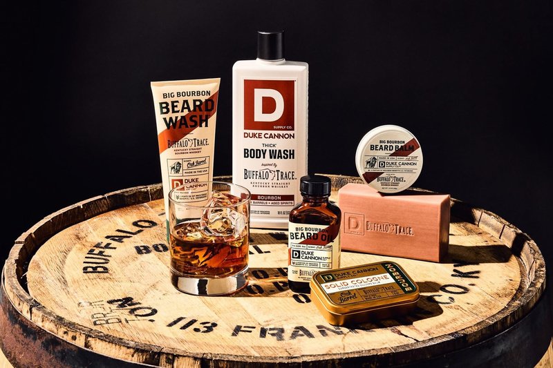 Duke Cannon Tactical Scrubber - Big American Bourbon Soap, U.S. Military-Grade Soap Pouch with Coarse & Soft Mesh, Oak Barrel Scented, 10 oz.