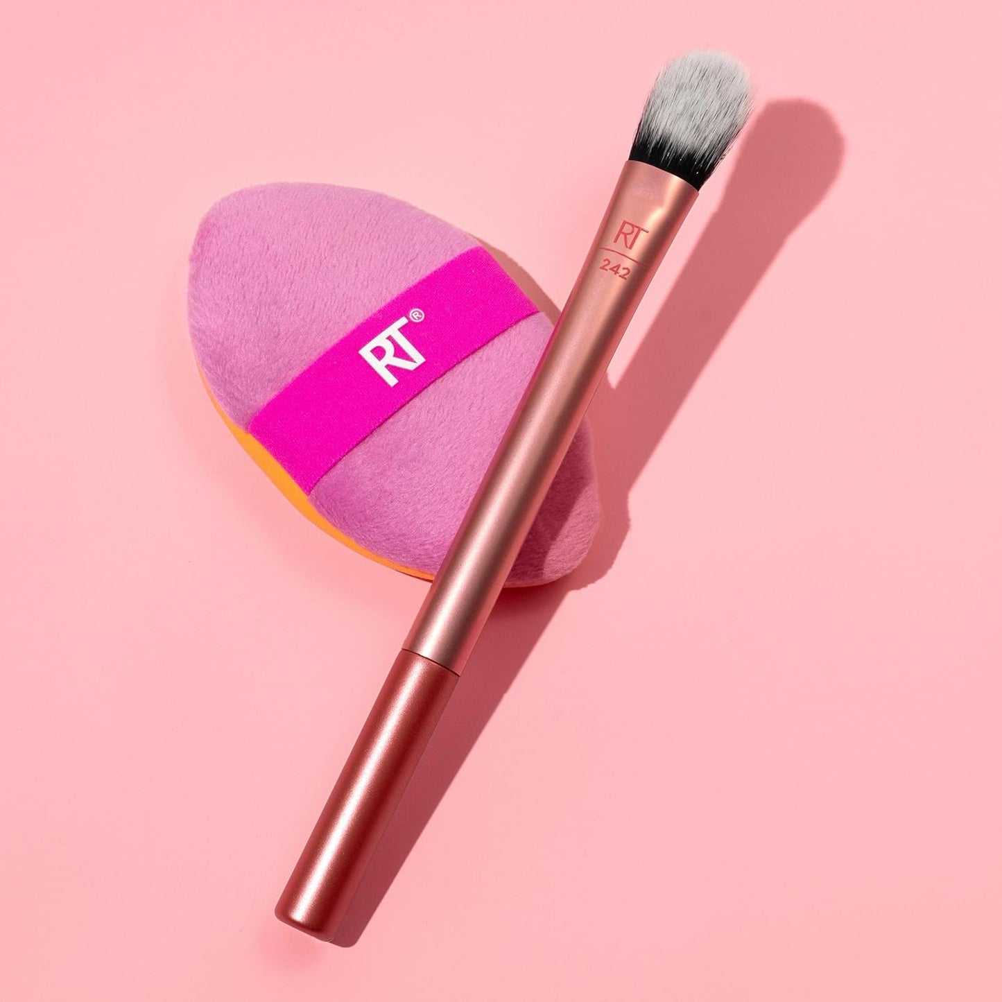 Real Techniques Brightening Concealer Makeup Brush, Viral Kitten Paw Brush Conceals Under Eyes, & Imperfections, Cover Dark Circles, For Brightener & Concealer, RT 242 Brush, Cruelty-Free, 1 Count