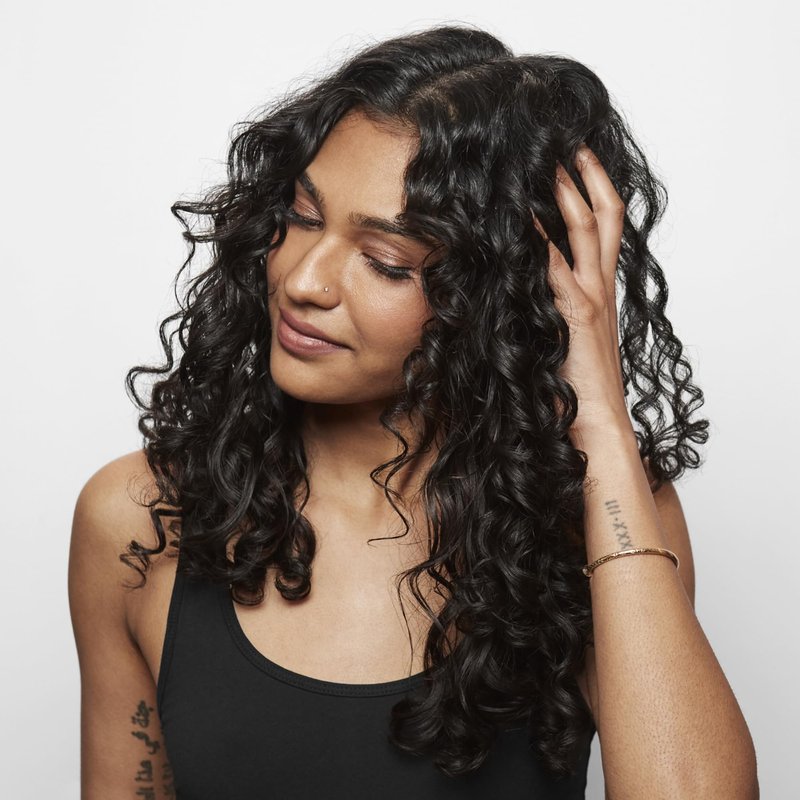 Bumble and bumble. Creme De Coco Conditioner | Provides Rich Moisture and Shine | Reduces Frizz | With Coconut Kukui Nut Murumuru Butter | For Dry Medium to Thick Curly, Wavy, Straight Hair, 8.5 Fl Oz