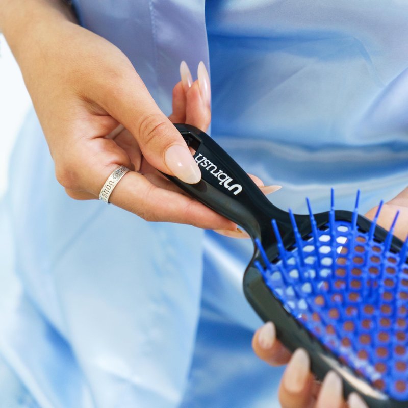 FHI Heat UNbrush Detangling Brush for Pain-Free Brushing on All Wet or Dry Hair Types — Durable DuoFlex Anti-Static Bristles, Lightweight Handle, Vented Hair Brush, Galaxy Blue