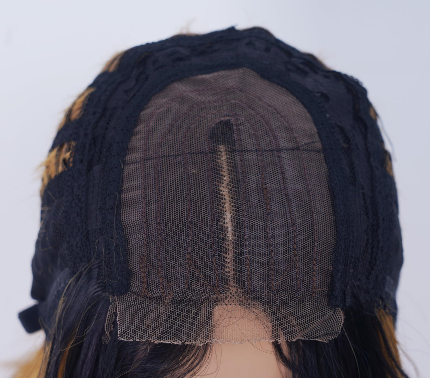 NJJYXH 14 Inches Black Lace Front Wigs for Women Short Straight Bob Wig with Middle Part Synthetic Hair for Cosplay or Daily Use