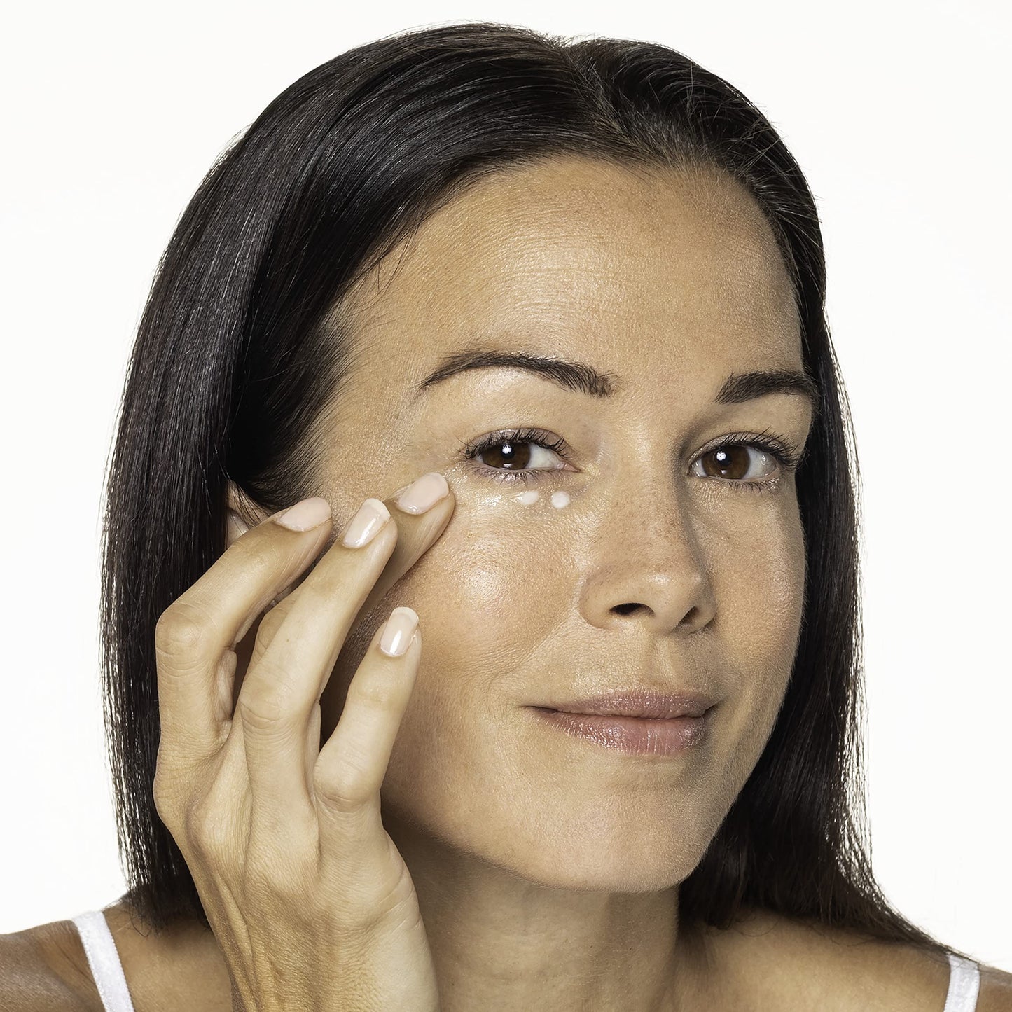 Neutrogena Rapid Wrinkle Repair Retinol Anti-Wrinkle Eye Cream for Dark Circles, Daily Eye Wrinkle Cream with Hyaluronic Acid & Retinol, Paraben-Free, 0.5 fl. oz