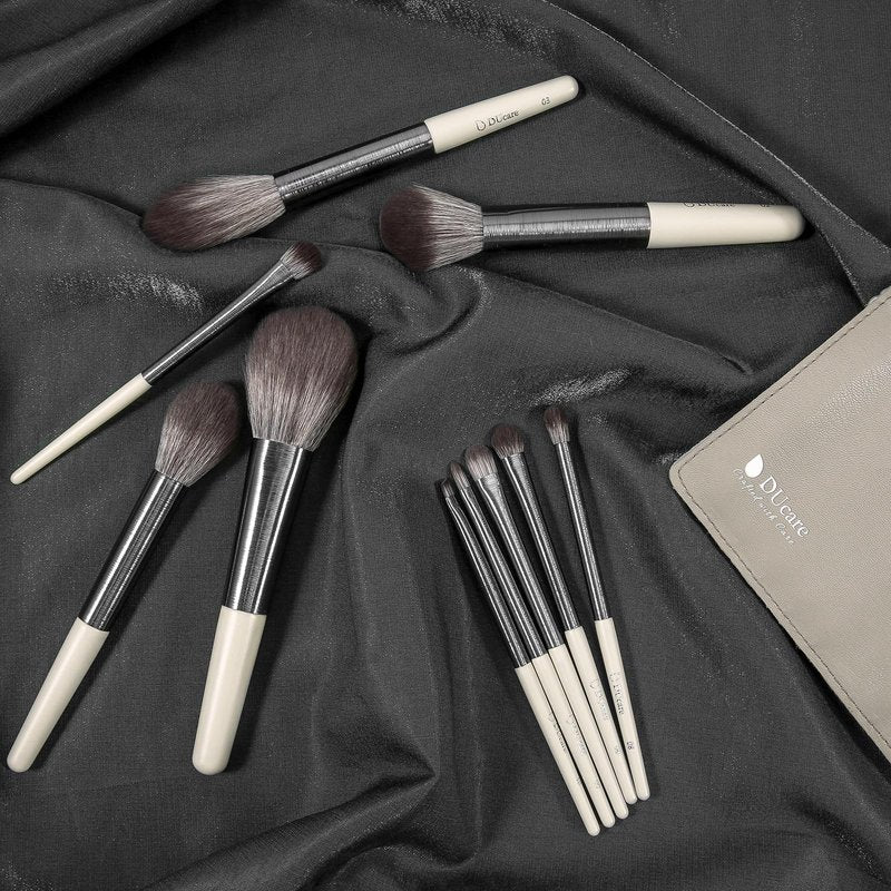 DUcare Professional Makeup Brush Set 22Pcs with Travel Case Synthetic Kabuki Foundation Brush, Face Powder Brush, Blush Brush, Concealer Brush, Eyeshadow Brushes