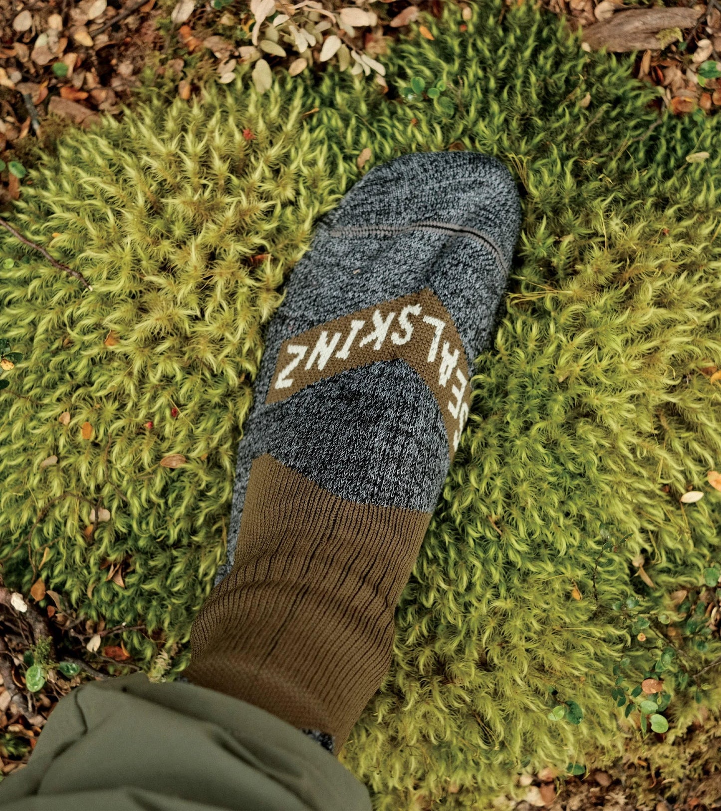 SEALSKINZ Raynham Unisex Waterproof All Weather Mid Length Sock, Navy Blue/Grey Marl, XL