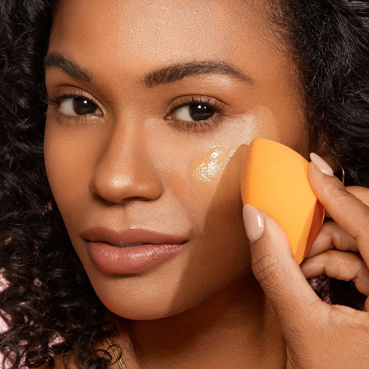 Real Techniques Brightening Concealer Makeup Brush, Viral Kitten Paw Brush Conceals Under Eyes, & Imperfections, Cover Dark Circles, For Brightener & Concealer, RT 242 Brush, Cruelty-Free, 1 Count