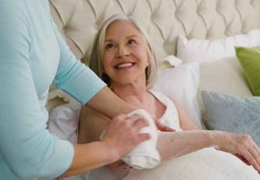 No-Rinse Shampoo 8oz (1 bottle) Body Wash 8 oz (2 bottles) – Gentle, Convenient & Hospital-Approved