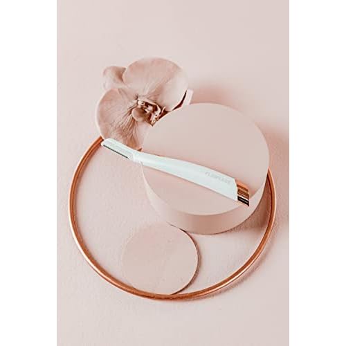 Finishing Touch Flawless Dermaplane Glo Lighted Facial Exfoliator - Non-Vibrating and Includes 6 Replacement Heads, White/Rose Gold