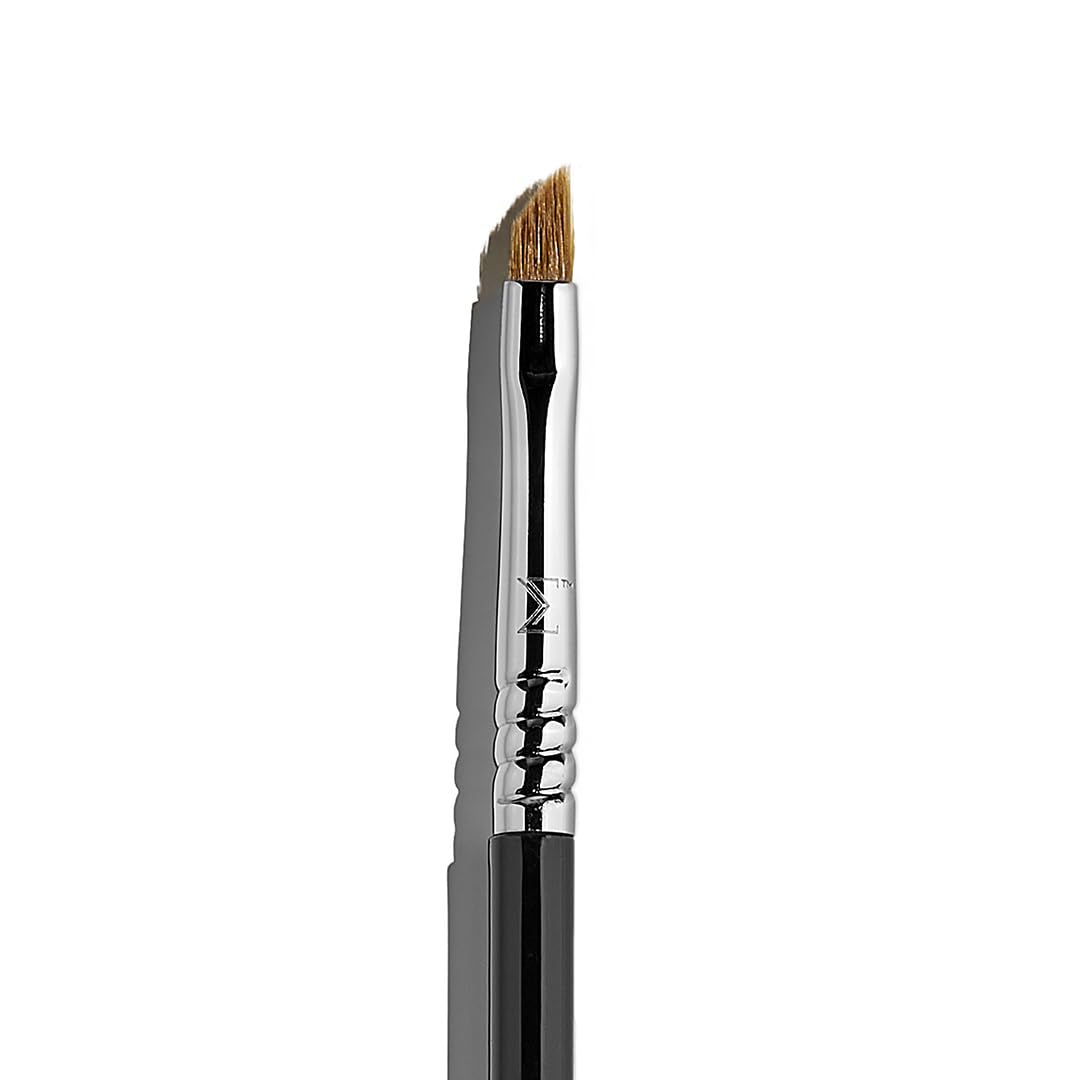 Sigma Beauty E06 Winged Liner™ Brush — Fine Angled Eyeliner Brush with Pointed Tip for Meticulously Applying Gel and Liquid Eyeliner, For Cat Eyeliner & Winged Liner (1 Brush)