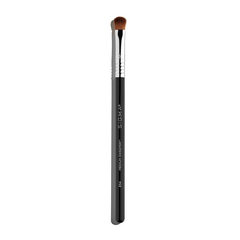 Sigma Beauty Professional E54 Medium Sweeper Brush – Professional Eyeshadow Brush for Controlled Lid Application, Packing on Metallic Shades & Highlighting the Brow Bone (1 Brush)