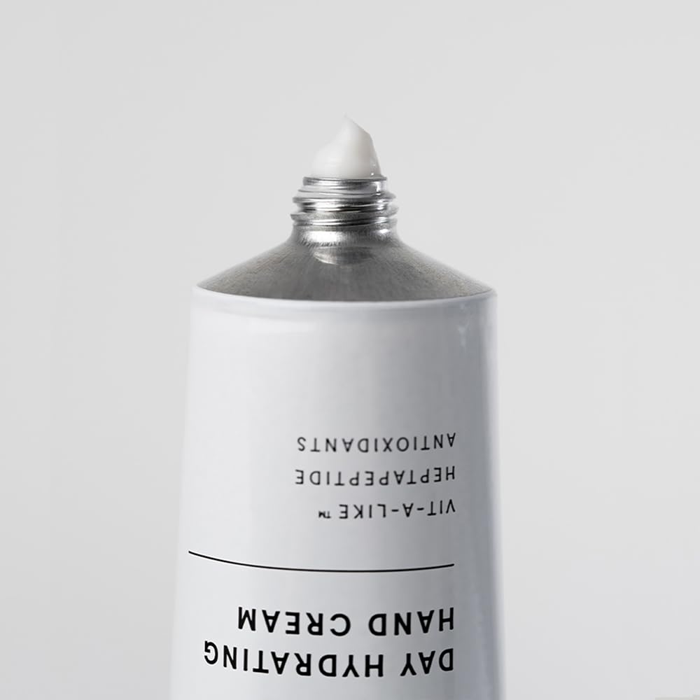 gitti Day Hydrating Cream I Natural Hand Care, Non-Toxic, 98% Natural Origin, Cruelty-Free, Vegan, Botanical Retinol Alternative, Hydrates Skin, Anti-Pollution Effect, Citrusy-woody Scent (2.53 fl oz)