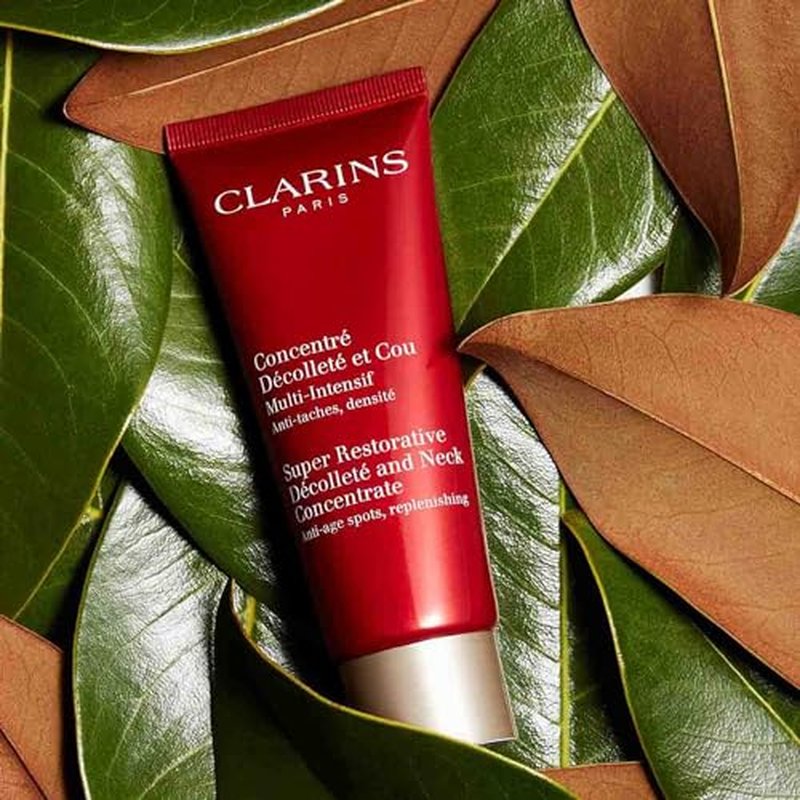 Clarins Super Restorative D?collet? and Neck Concentrate | Deeply Replenishing, Anti-Aging Cream For Mature Skin | Skin Texture Is Refined and Chest Creases Are Visibly Diminished After 4 Weeks*