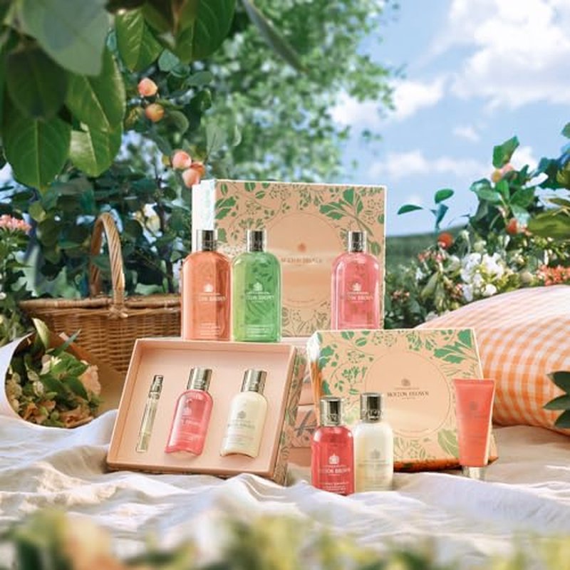 Molton Brown Delicious Rhubarb & Rose Travel Gift Set