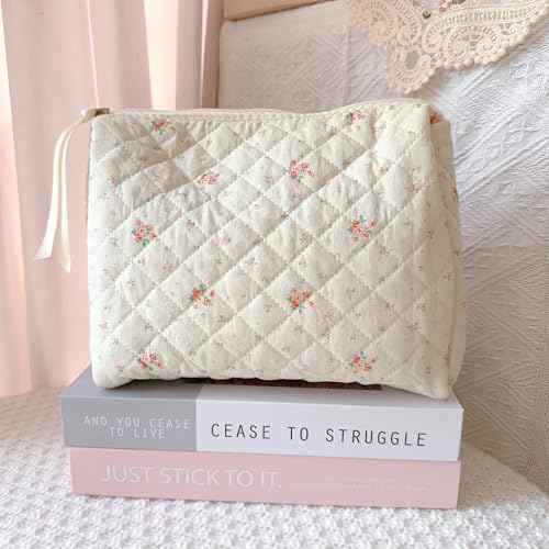 Makeup Bag Large Travel Quilted Cosmetic Makeup Bag Organizer, Floral Cotton Coquette Aesthetic Toiletry Bag for Women Girls (Garden Floral)