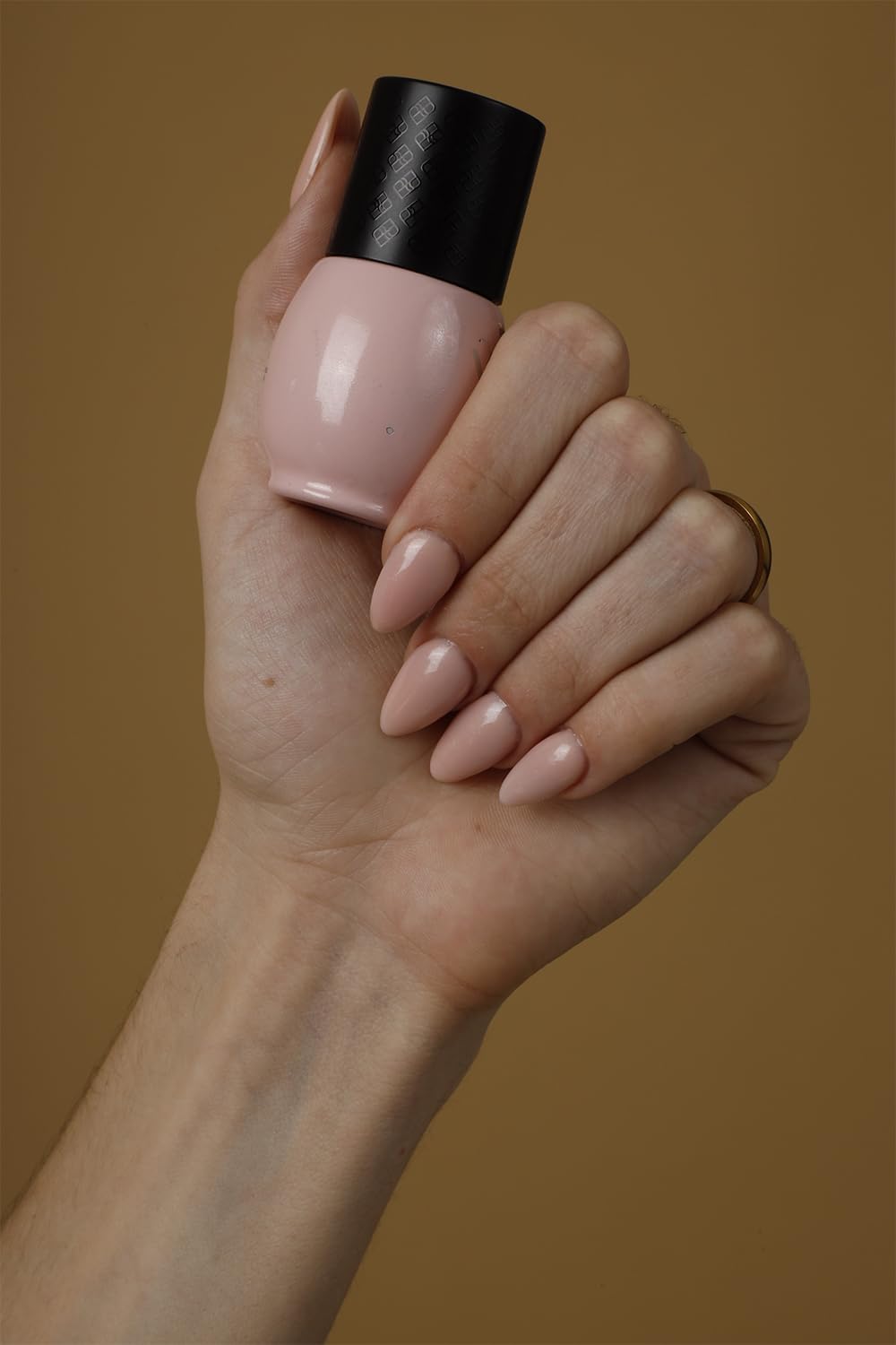 VITA COLOR - RUBBER GEL by ONE SHOT. Rubber Build Gel which self-levels and covers the imperfections of the natural nail. ADDED WITH CALCIUM AND VITAMINS. 0.47 Oz (CANDY ROSE)