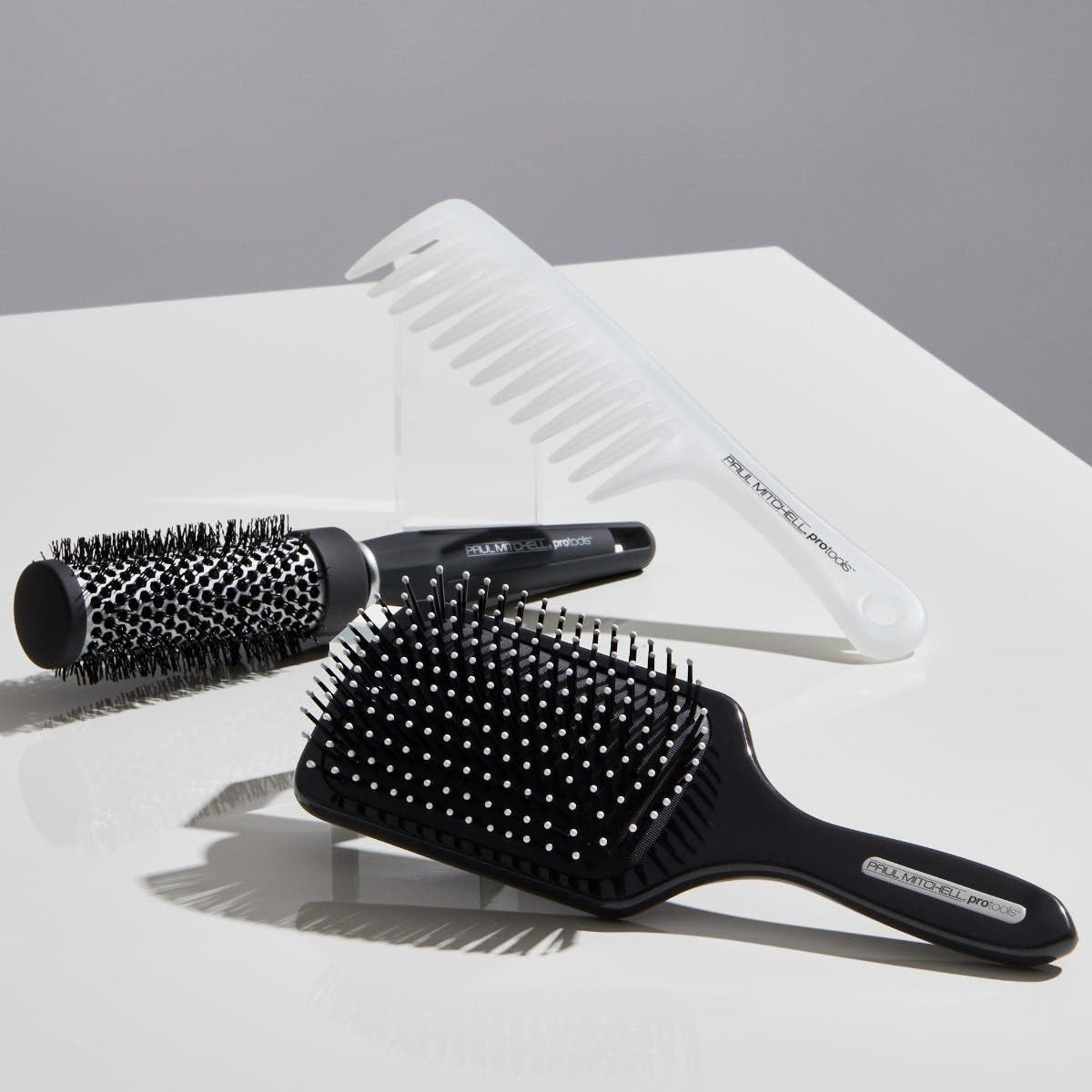 Paul Mitchell Wide Tooth Detangler Comb - Effortlessly Detangles Wet & Dry Hair