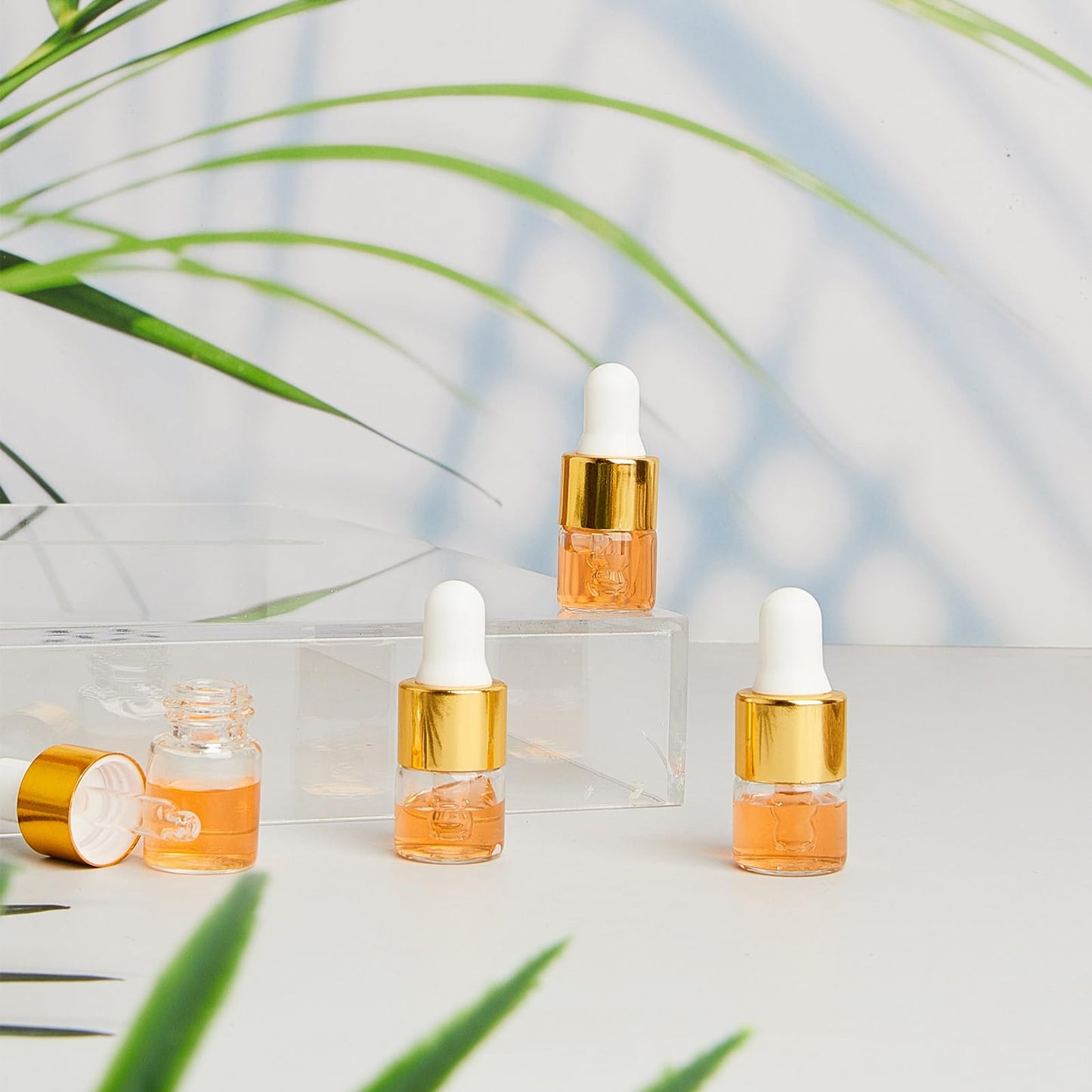 Didaey 200 Pcs 1/2/3/5/10/15 ml Mini Glass Oil Dropper Bottle Bulk, Clear Essential Small Empty Bottles Sample Containers Perfume Liquid Vials with Cap for Traveling (1 ml,Champagne Gold)