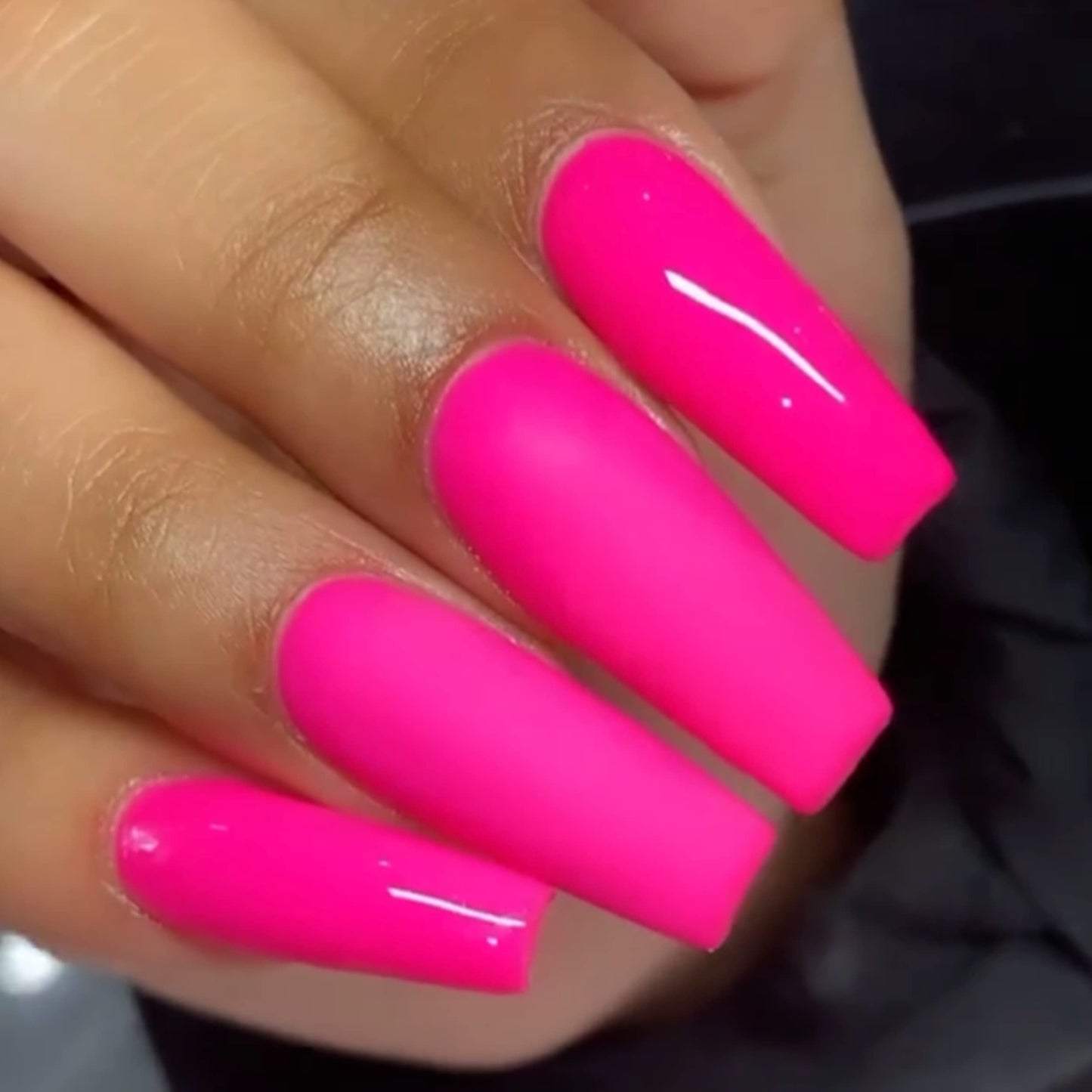 DND Gel Polish Set, Pink Collection, UV/LED Gel Polish and Air Dry Nail Lacquer, Matching Chip-Free Polish Duo, 640 Pink, 0.5 Fl Oz