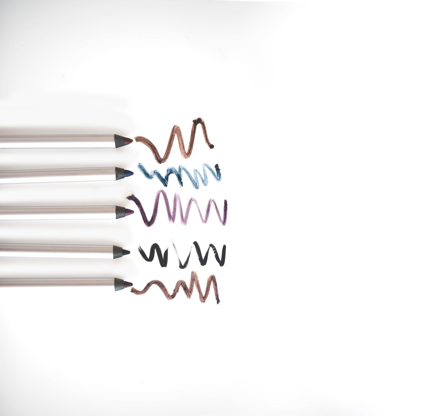 Lune+Aster Dawn to Dusk Gel Eyeliner - Black - This 14-hour long-wear gel eyeliner offers the precision of a liquid liner and the control of a gel without smudging.