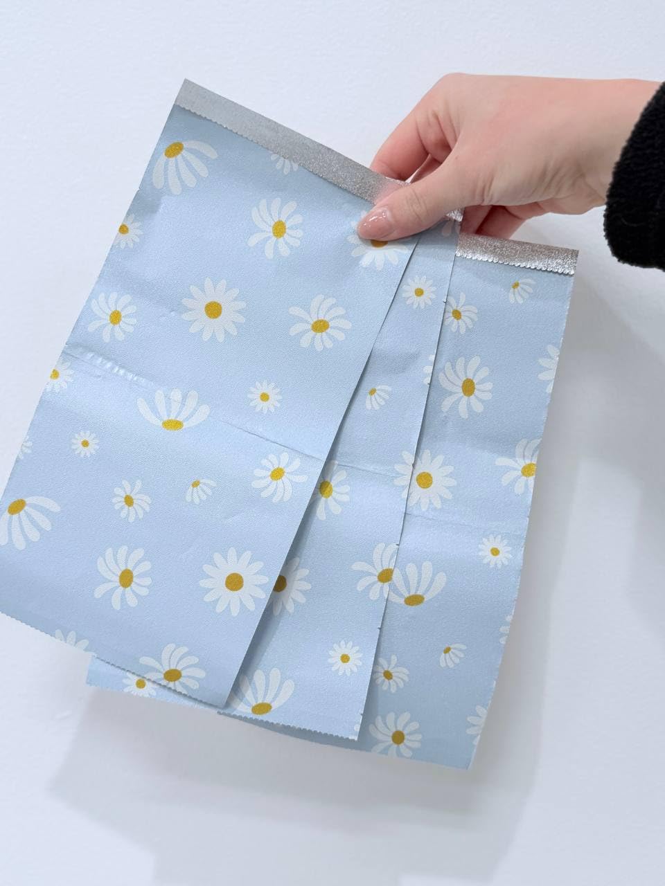 Blush Essential Aluminum Foil Daisies Hair Foils 5x10.75-500 Sheets for Hair Bleach, Foil for Highlighting, Cute Hair Foils, Professional Hair Foils, Pop Up Foils for Hair Color in Salons