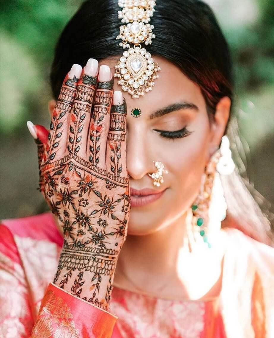 VAMA Round Multicolour Forehead Sticker Kumkum Golden & White Crystal Rhinestone Indian Bindi Book for Women (Bindi Booklet Stone - 948 Bindis)