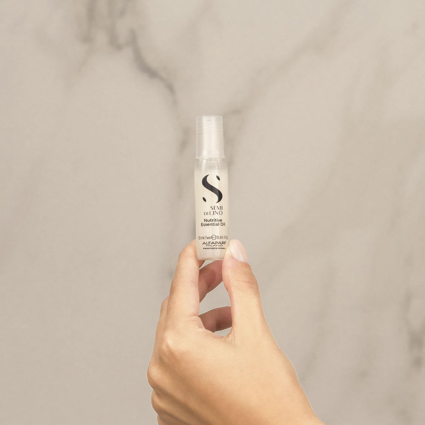 Alfaparf Milano Semi Di Lino Moisture Nutritive Essential Hair Oil for Dry Hair - Nourishes, Softens and Hydrates - Includes 6 Vials - Color Safe - Professional Salon Quality - 2.64 fl. oz.