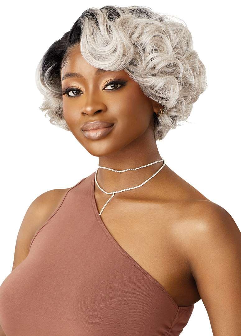 Outre Lace Front Wig - Melted Hairline - Ayda (BLONDE TOFFEE)