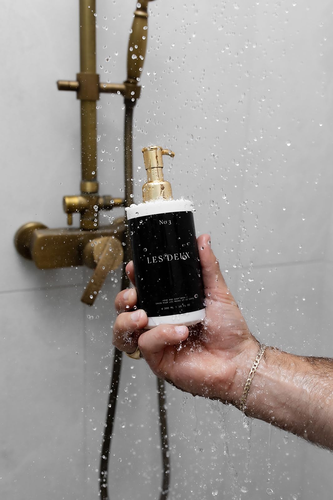 Les Deux Body Wash - Nourishing & Hydrating Natural Body Cleanser with Niacinamide, Probiotics, Rosehip & Marula Oils, No 3 - (Santal, Vetiver, Eucalyptus). Sulfate Free Body Wash