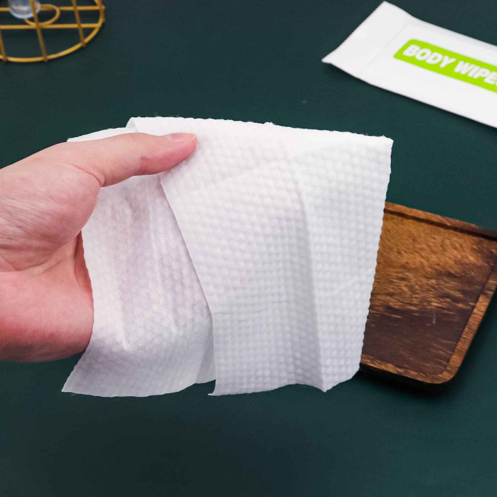 Hipruict Body Wipes Individually Wrapped, 50 Pack Large Adult Bathing Wipes, No Rinse, Aloe Vera Extract, Odor Removal, for Fitness, Travel and Camping