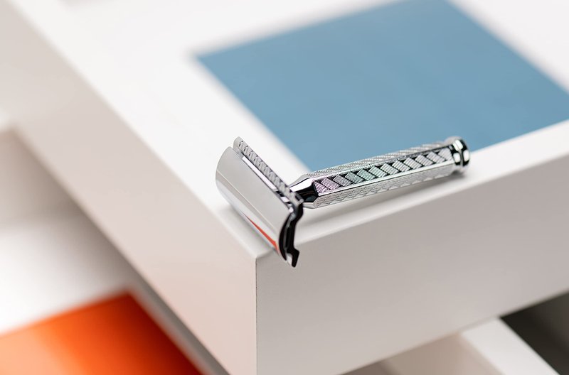 MERKUR 42C Double Edge Safety Razor, Hexagonal Handle, Three-Piece Design, Closed Comb Straight Bar, Bright Chrome Finish, Made in Germany