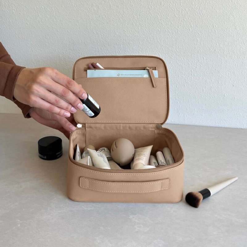 MELINE Leather Makeup Bag with Brush Holder,Travel Cosmetic Case for Women,Large Capacity Waterproof Toiletry Bag with Handle,Stylish and Durable Makeup Organizer (Khaki Brown)
