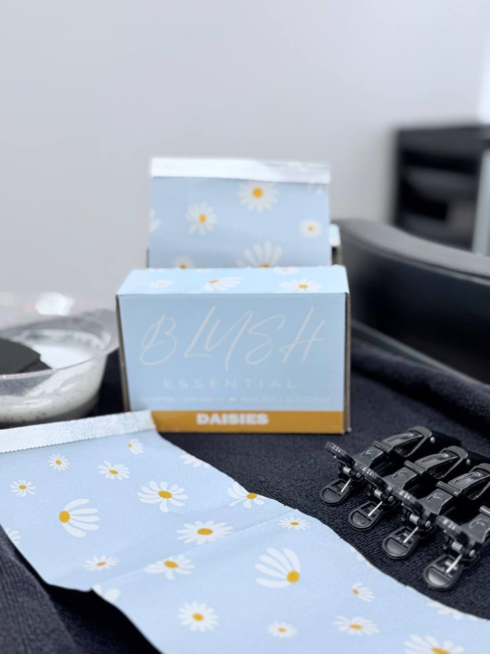 Blush Essential Aluminum Foil Daisies Hair Foils 5x10.75-500 Sheets for Hair Bleach, Foil for Highlighting, Cute Hair Foils, Professional Hair Foils, Pop Up Foils for Hair Color in Salons