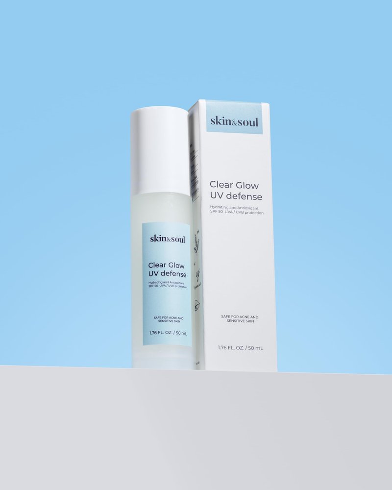 Skin & Soul Clear Glow UV Defense SPF 50 – Lightweight Sunscreen for Sensitive & Acne-Prone Skin – Vitamin C, Hyaluronic Acid & Green Tea – No White Cast – 1 fl oz