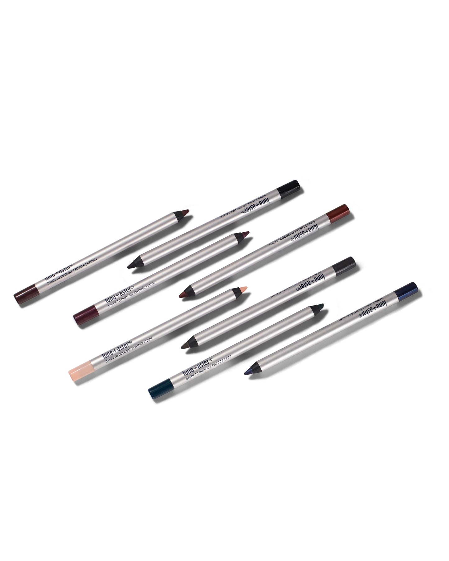 Lune+Aster Dawn to Dusk Gel Eyeliner - Black - This 14-hour long-wear gel eyeliner offers the precision of a liquid liner and the control of a gel without smudging.